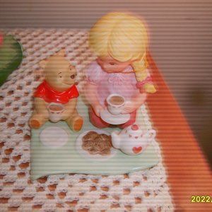 Enesco Disney Pooh & Girl Teatime